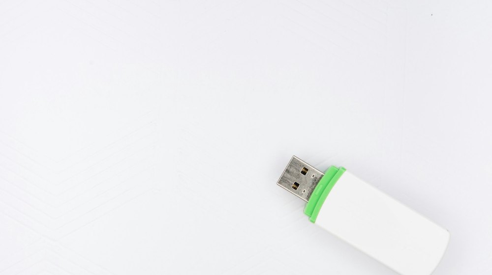 USB token lưu khóa bí mật dùng để ký số lên tờ khai thuế